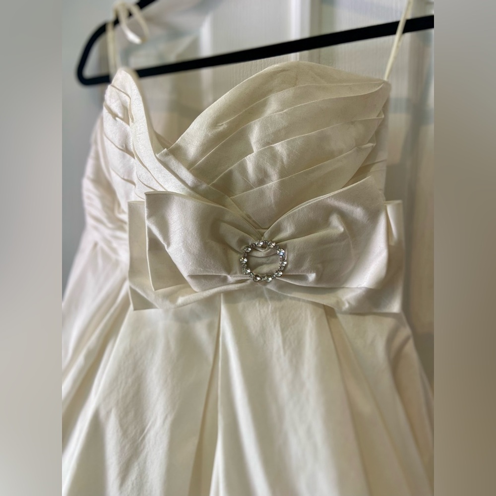 David’s Bridal Shantung Taffeta Sweetheart Strapless Wedding Ball Gown Dress